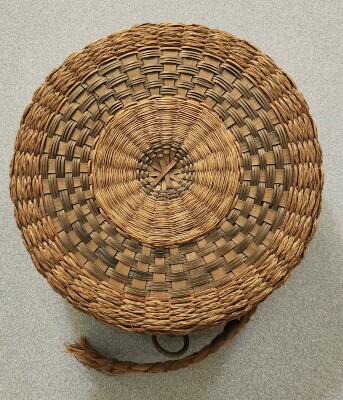 Fancy flat basket