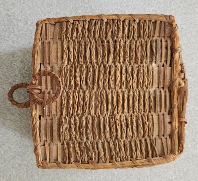 Small basket with lid