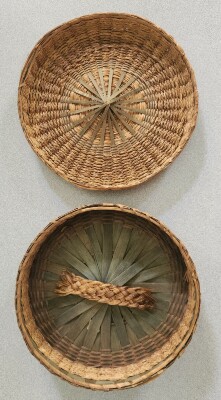 Fancy flat basket